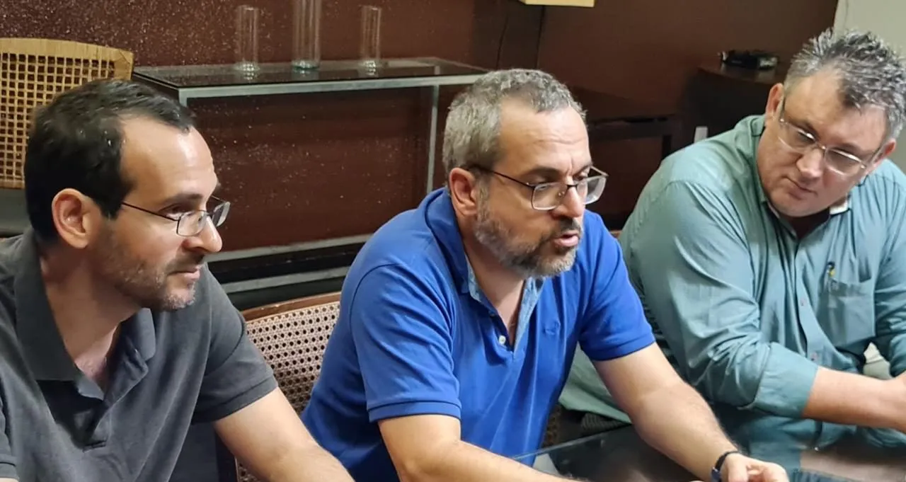 Abraham e Arthur Weintraub com o vereador Eduardo Borgo de Bauru, em reunião com lideranças políticas locais.