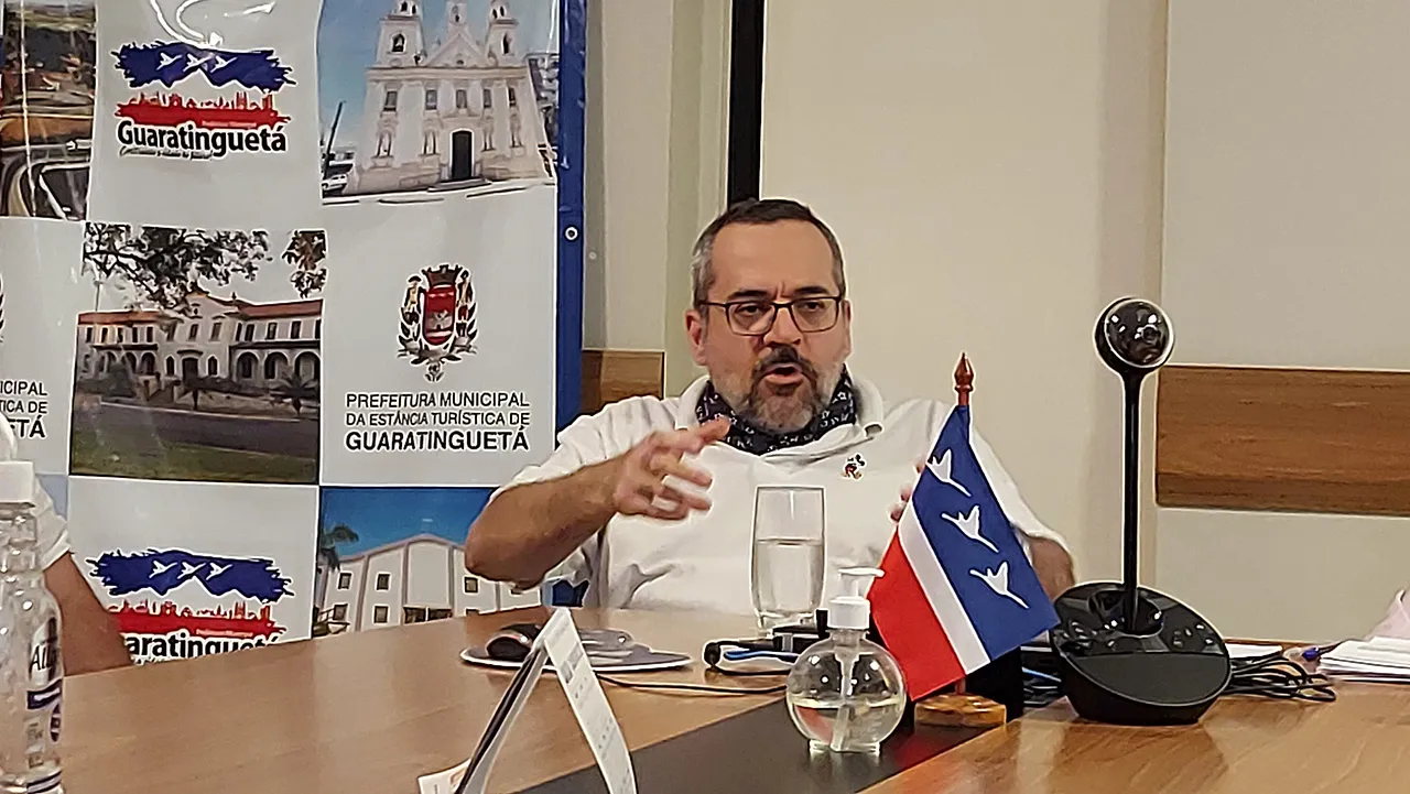 Coletiva de imprensa de Weintraub na prefeitura de Guaratinguetá